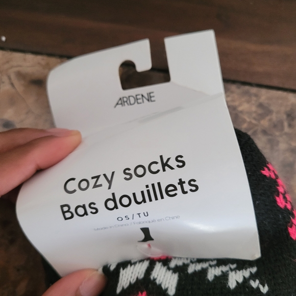 ARDENE COZY SOCKS FOR WINTERS AND FOR WOMAN - Picture 2 of 2